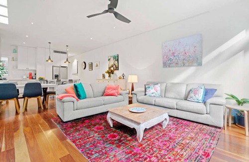 Newtown House | 183 m² House ∙ 3 bedrooms ∙ 6 guests