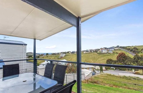 Encounter Bay House | 19 Cygnet Court - Quiet Location with Sea Views