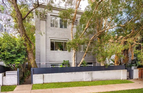 Bondi Beach Apartment | 1BR Apartment with Private Entrance at Bondi Beach