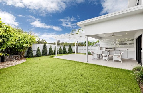 Upper Kedron House | 1min to Shop! BrandNew 4BR Modern Home Central A/C