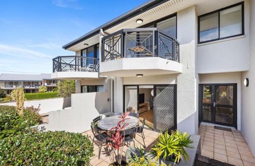 Sunrise Beach Apartment | 2 2 Orealla Crescent Sunrise Beach