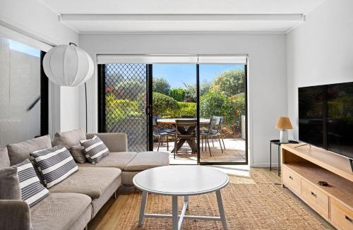 Sunrise Beach Apartment | 2 2 Orealla Crescent Sunrise Beach