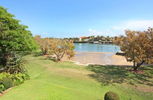 Mooloolaba Apartment | 2 BD spacious apartment in Parkyn Parade with water views.
