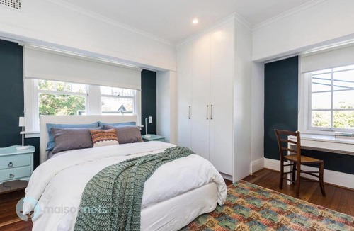 Woollahra Apartment | 2 Bdrm Art Deco Apt, Stroll To Bondi Junction