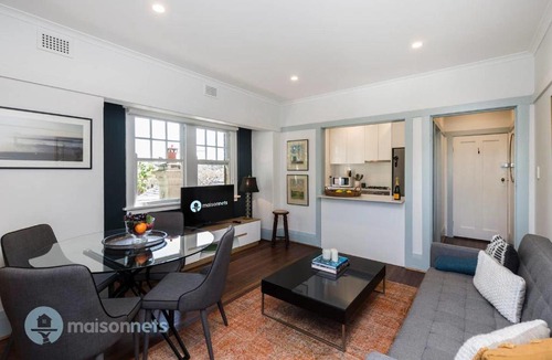 Woollahra Apartment | 2 Bdrm Art Deco Apt, Stroll To Bondi Junction