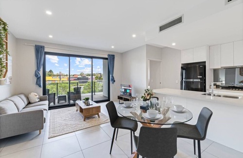 Macgregor Apartment | 2-Bedroom Apartment Balcony Close to All Hotspots