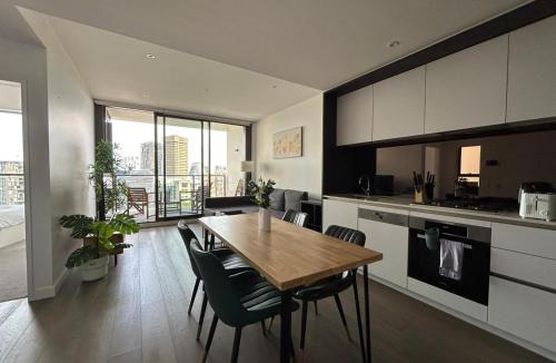 Chinatown Apartment | 2 Bedroom Apartment Haymarket with Balcony