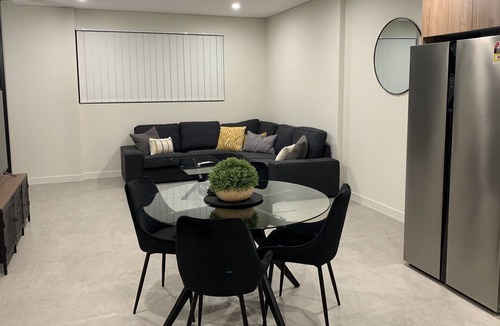 Kingswood Apartment | 2 Bedroom Unit - Wifi -Foxtel - Wheelchair Accessible