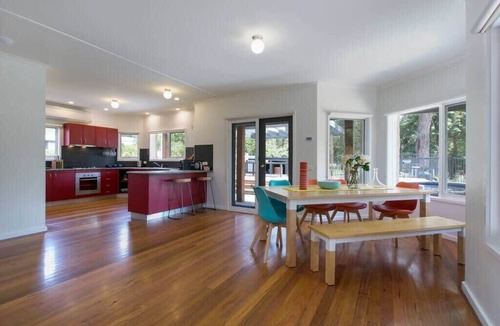 Red Hill House | 2 Marma Retreat-Heated pool, jacuzzi, pet friendly