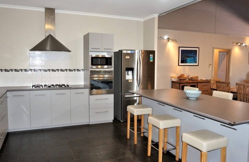 Exmouth House | 2 Trout Place - large well appointed home