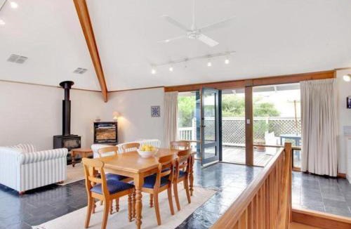 Carrickalinga House | 2 View Court