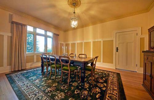 Lithgow House | 20 m² House ∙ 5 bedrooms ∙ 9 guests
