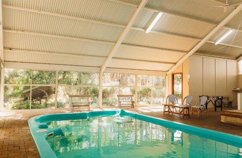 Margaret River Ski Chalet | 200 m² Chalet ∙ 4 bedrooms ∙ 8 guests
