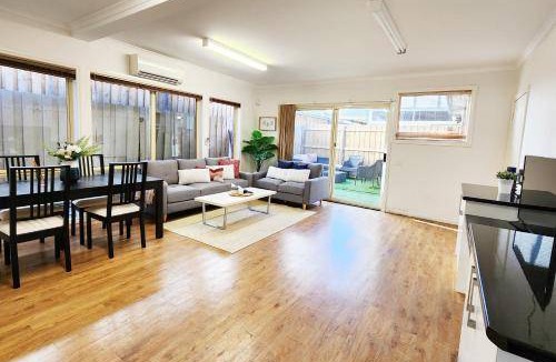 Frankston House | 200 m² House ∙ 2 bedrooms ∙ 4 guests