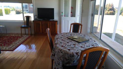 Hagley House | 200 m² House ∙ 2 bedrooms ∙ 4 guests