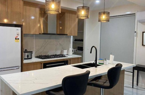 Melton South House | 200 m² House ∙ 3 bedrooms ∙ 7 guests