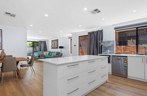 Bateman House | 200 m² House ∙ 4 bedrooms ∙ 8 guests