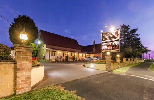 Wallerawang Resort | 200 m² Resort ∙ 4 bedrooms ∙ 10 guests