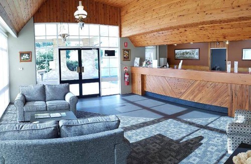 Coonabarabran Hotel | 204 m² Motel ∙ 3 bedrooms ∙ 9 guests
