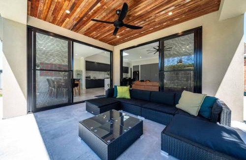 South Plympton Villa | 209 m² Villa ∙ 4 bedrooms ∙ 8 guests