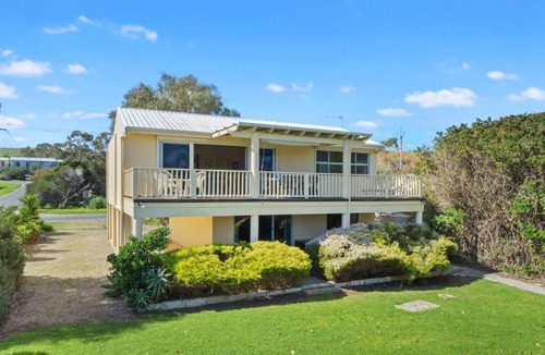 Carrickalinga House | 22 Broadbeach Drive