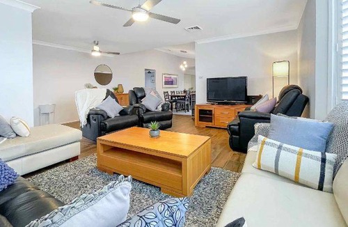 Branxton House | 220 m² House ∙ 5 bedrooms ∙ 13 guests