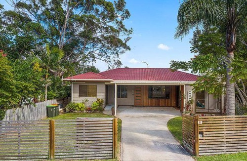 Emerald Beach House | 225 m² House ∙ 5 bedrooms ∙ 11 guests