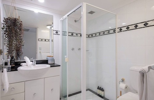 Haymarket Apartment | 23 Storeys Up Functional Sydney CBD Sanctuary