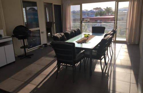 Lakes Entrance House | 230 m² House ∙ 4 bedrooms ∙ 8 guests