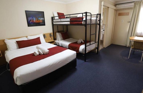 Cowra Hotel | 24 m² Hotel ∙ 10 guests