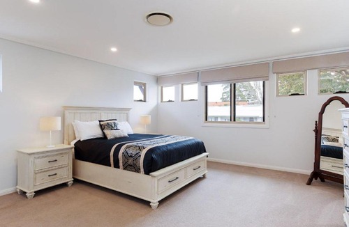 Nelson Bay House | 25 Christmas Bush Avenue aircon pet friendly small boat parking and WI FI