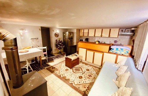 Galatsi House | 25’ from city centre, rural house