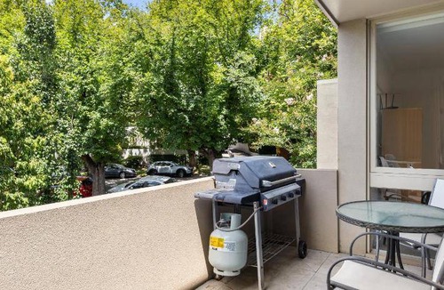 Toorak Apartment | 250 m² Apartment ∙ 3 bedrooms ∙ 9 guests
