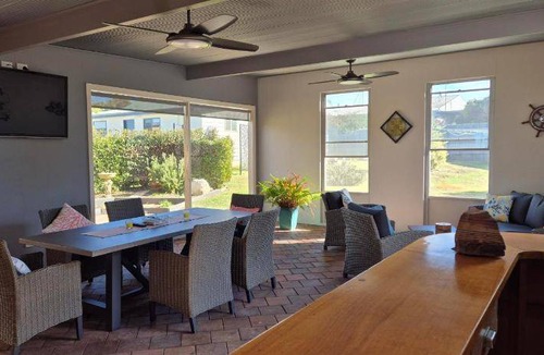 Kingscote House | 252 m² House ∙ 2 bedrooms ∙ 4 guests