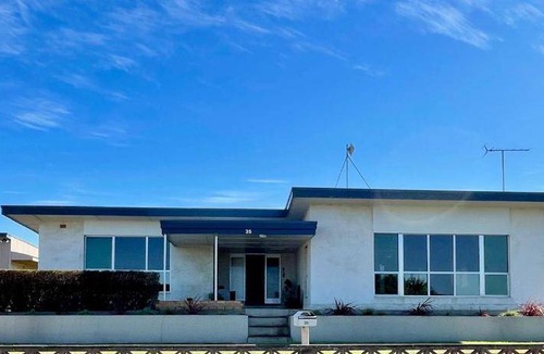 Kingscote House | 252 m² House ∙ 2 bedrooms ∙ 4 guests
