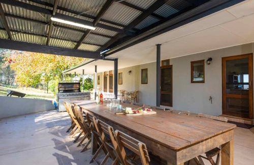 Lovedale House | 260 m² House ∙ 6 bedrooms ∙ 12 guests