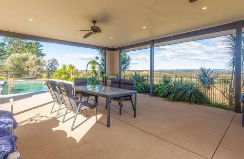Lovedale House | 260 m² House ∙ 6 bedrooms ∙ 12 guests