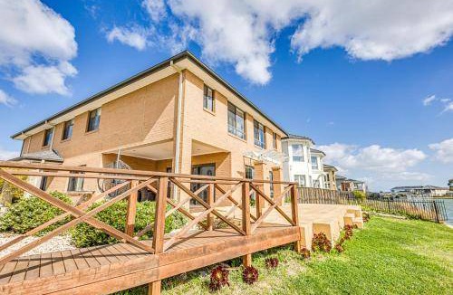 Sanctuary Lakes House | 293 m² House ∙ 5 bedrooms ∙ 10 guests
