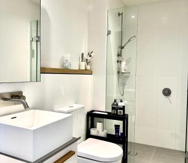 West Melbourne Apartment | 2B1B Cozy near Train Station + Free Parking!