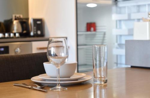 West Melbourne Apartment | 2B1B Cozy near Train Station + Free Parking!