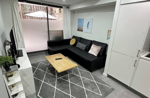 Darling Harbour Apartment | 2BD Apt with Large Courtyard near The Star Casino