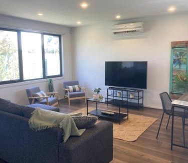 Pascoe Vale South Apartment | 2Bedroom Tranquil Townhouse CLOSE TO CITY & AIRPORT