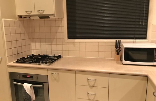 Kensington House | 2BR Fashionable Townhouse Flemington/Showgrounds/Melbourne