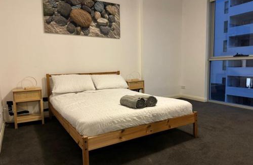 Warwick Farm Apartment | 2BR Gem Heart of Liverpool