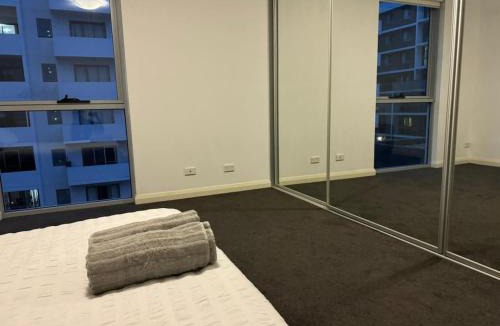 Warwick Farm Apartment | 2BR Gem Heart of Liverpool