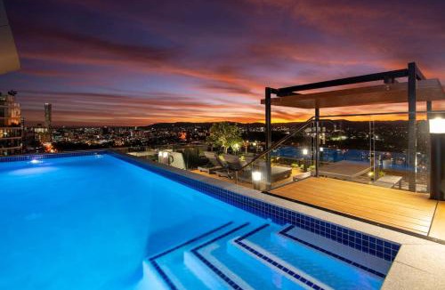 Fortitude Valley Apartment | 2BR Luxury Retreat with Rooftop Pool Access