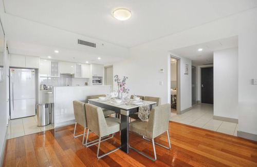 Darling Harbour Apartment | 3-bedroom apartment in serene Sydney with AC, WiFi. Enjoy your stay