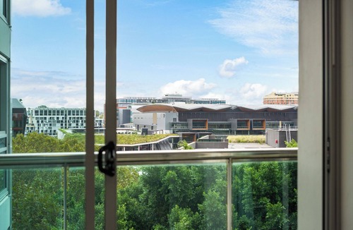 Darling Harbour Apartment | 3-bedroom apartment in serene Sydney with AC, WiFi. Enjoy your stay