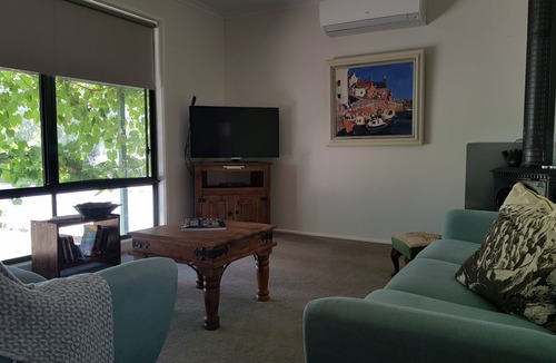 Upper Wakefield Bed & Breakfast | 3 Bedroom Cottage in the beautiful Clare Valley