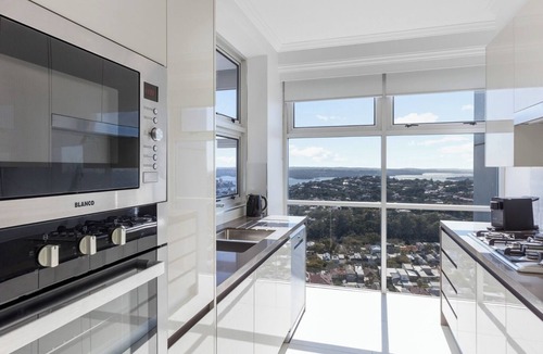 Bondi Junction Apartment | 3-Bedroom Harbour Suite Near to Bondi Beach Sydney